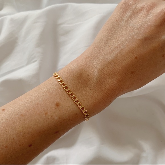 Tribeca Curb Bracelet | 18k Gold Filled - Picture 2 of 10
